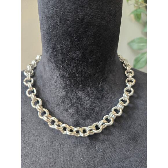 Women's Textured Chain Necklace With Lobster Clasp Elegant Statement Jewelry - Picture 2 of 6